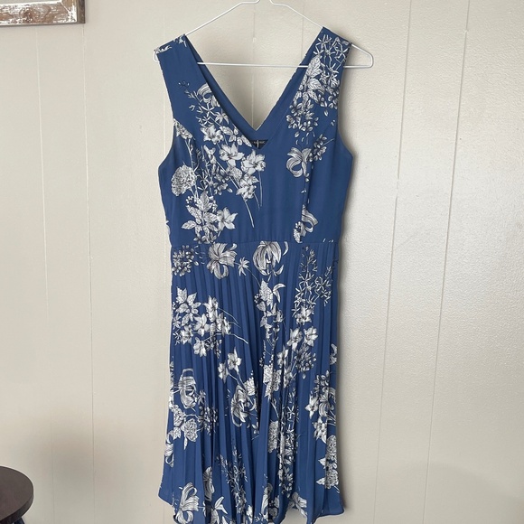 Banana Republic dress - Picture 1 of 3